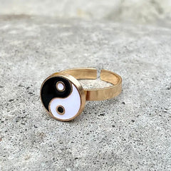 Pastel green yin yang anxiety ring - Y2k Empire