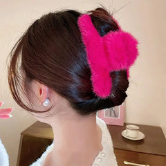 Pink fuzzy y2k hair claw 12cm - trendy hair accessory - Y2k Empire