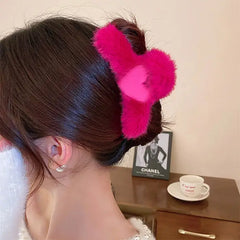 Pink fuzzy y2k hair claw 12cm - trendy hair accessory - Y2k Empire